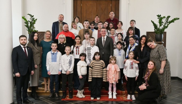 Президент Латвії зустрівся в Ризі з українськими дітьми