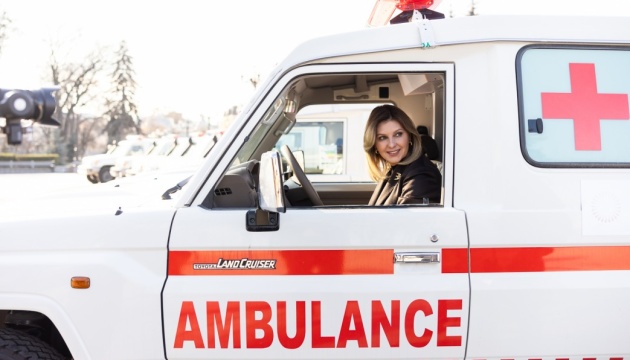 Les Émirats arabes unis ont remis 50 ambulances à l'Ukraine