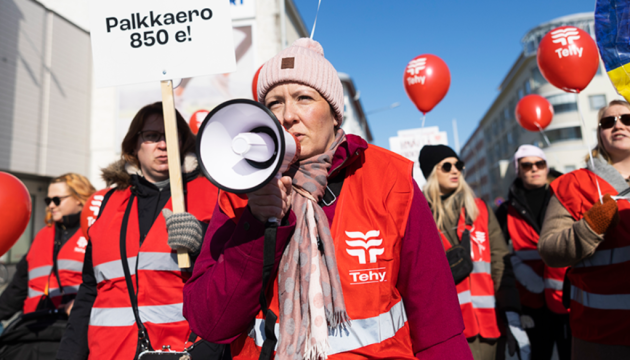 У Фінляндії проходять масові страйки - закривають заводи, зупиняють транспорт