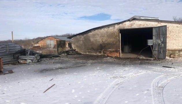 Внаслідок обстрілу села на Харківщині пошкоджені будинки, сільгосппідприємство та енергомережі