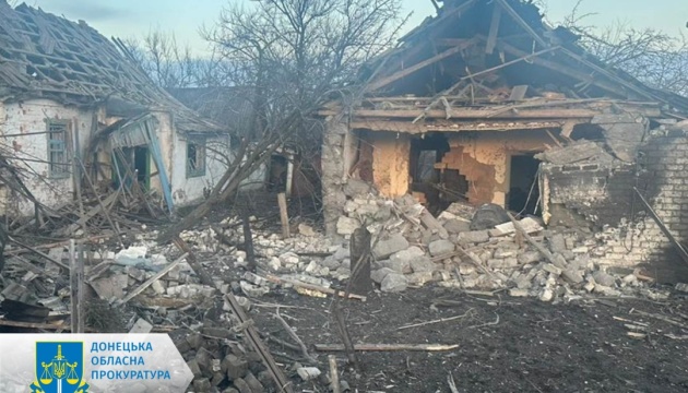 Війська РФ вдарили по Торецьку та Цукуриному, є загибла і травмовані