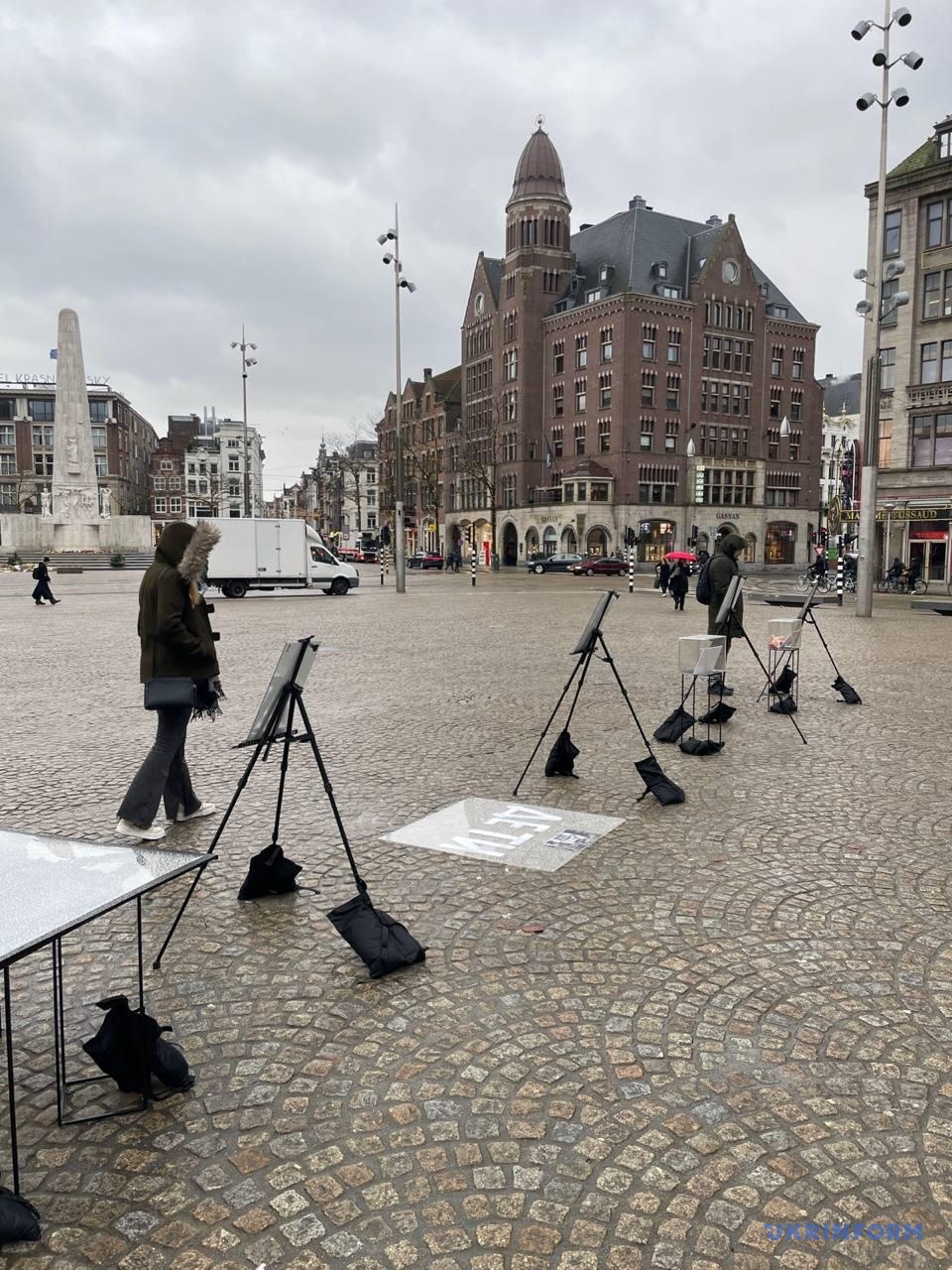 виставка «Тур артефактів» в Амстердамі