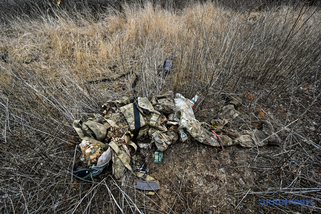 Foto: Dmytro Smolenko  Die Überreste der Leiche eines russischen Soldaten bei Robotyne, Region Saporischschja, den 21. Februar 2024.
