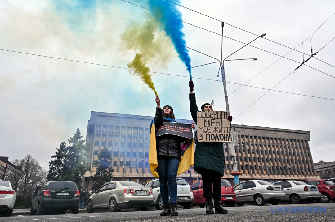 Foto: Dmytro Smoljenko  Teilnehmer der Aktion zur Unterstützung der gefangenen Verteidiger von Mariupol „Schweig nicht! Gefangenschaft tötet“, Saporischschja, den 17. Dezember 2023