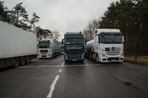 На Миколаївщині вантажівкам тимчасово дозволили рух під час комендантської години