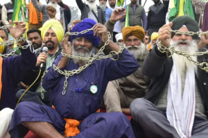 Індійська поліція застосувала сльозогінний газ проти фермерів, які йшли до Делі