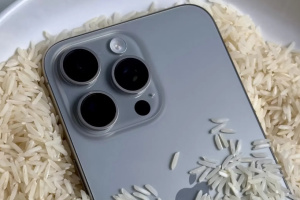 Apple закликає користувачів не сушити мокрі iPhone у рисі