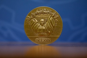 В Італії випустили пам’ятну медаль «Два роки опору України»