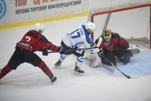 Хокеїсти «Сокола» виграли столичне дербі у «Тризуба»