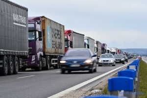 An polnischer Grenze stauen sich über 2.400 Lastwagen