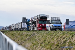 An polnischer Grenze stauen sich 2.300 Lastwagen