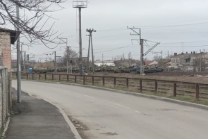 Росіяни привезли на залізничну станцію в Євпаторії велику кількість танків - партизани