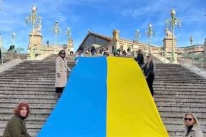 У Марселі одесити розгорнули синьо-жовтий прапор на підтримку України