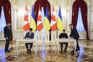 Die Ukraine unterzeichnet Sicherheitsabkommen mit Italien und Kanada
