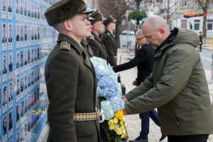 PMs of Ukraine and Bulgaria pay tribute to fallen soldiers in Kyiv