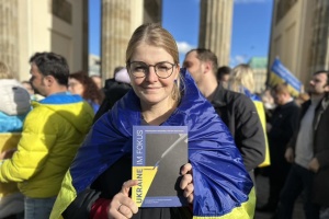 Розпізнати пропаганду: в Берліні представили книжку «Україна в фокусі»