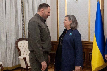 Le chef du bureau du président ukrainien Yermak s’est entretenu avec Victoria Nuland
