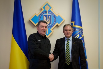 Danilov se reúne con un miembro del parlamento británico para discutir la cooperación en seguridad y defensa