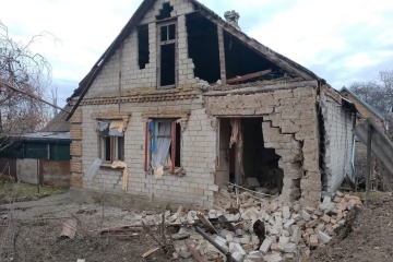 Destruction in Nikopol as Russian artillery hits town