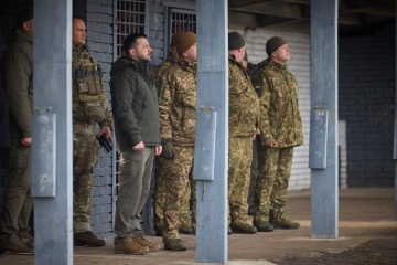 Zelensky visita el centro de entrenamiento de grupos de fuego móviles en la región de Dnipropetrovsk