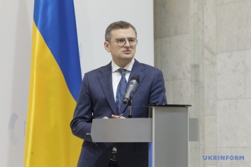 Pociski dla Ukrainy - Kuleba wymienił trzy pilne kroki, których oczekuje od UE

