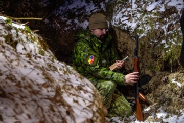 Canadian soldiers show how they train Ukrainian combat medics 
