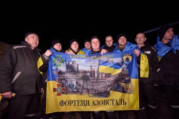 Ukraine returns 100 service members from Russian captivity