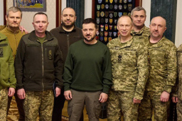 Selenskyj berät mit neuer Militärführung 