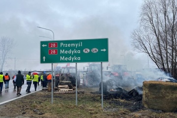 Polish farmers start protest at two more checkpoints on Ukraine border