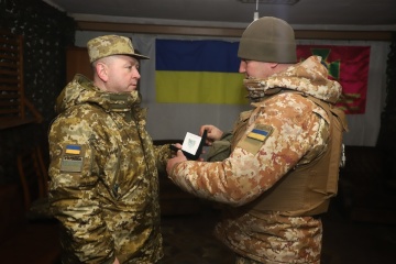 Deineko visits border guards' positions in Avdiivka direction