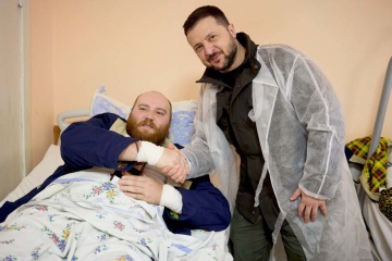 Zelensky visits wounded Ukrainian defenders in Kharkiv