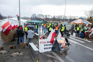 Polen blockieren sechs Grenzübergänge,  2.500 Lastwagen stehen in Warteschlangen 