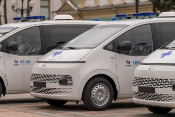 South Korea hands over 10 ambulances to Ukraine