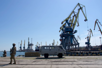Andriushchenko: Los invasores empiezan a cortar el puerto de Mariúpol para chatarra