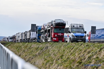 Agricultores polacos bloquean el paso de camiones en el puesto de control Ugryniv