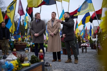 Lwiw: Selenskyj und dänische Premierministerin Frederiksen gedenken der gefallenen Soldaten