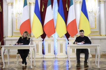 Ukraine signs deals on security assurances with Italy, Canada