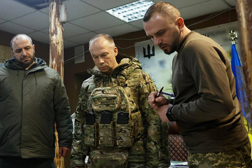 Syrsky y Umerov visitan puestos de mando en zona de combate