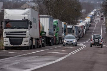 Casi 2.500 camiones hacen cola en la frontera con Polonia