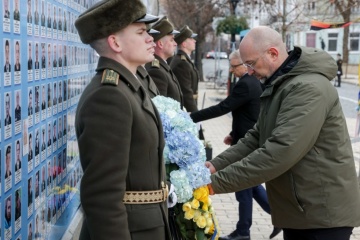 Kyjiw: Ministerpräsidenten der Ukraine und Bulgariens gedenken der gefallenen Soldaten