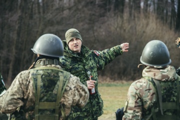 Canadian military trains Ukrainian defenders to provide tactical combat casualty care