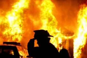 Ukraine : Deux maisons incendiées à la suite d’une frappe russe sur Kherson 