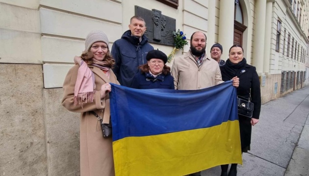 У Відні поклали квіти до меморіальної дошки українському науковцю Івану Пулюю