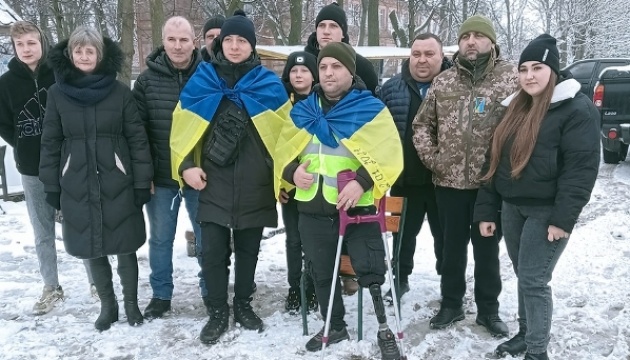 На Кіровоградщині ветеран пройшов марафон на протезі і зібрав близько ₴100 тисяч для ЗСУ