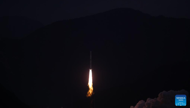 Китай вивів у космос одинадцять навігаційних супутників Geely-02