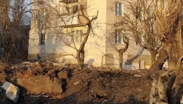 РФ вранці обстріляла Куп'янськ ФАБами, пошкоджені будинки та електромережі