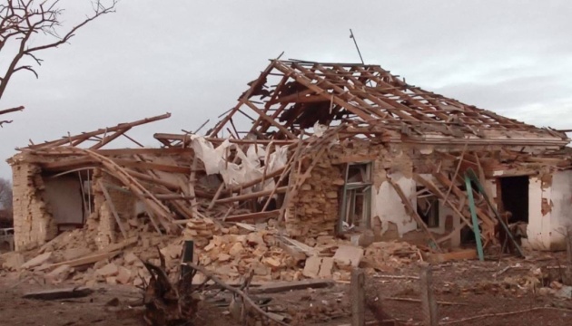 Russische Invasoren beschießen zehn Siedlungen in Region Cherson, drei Menschen verletzt