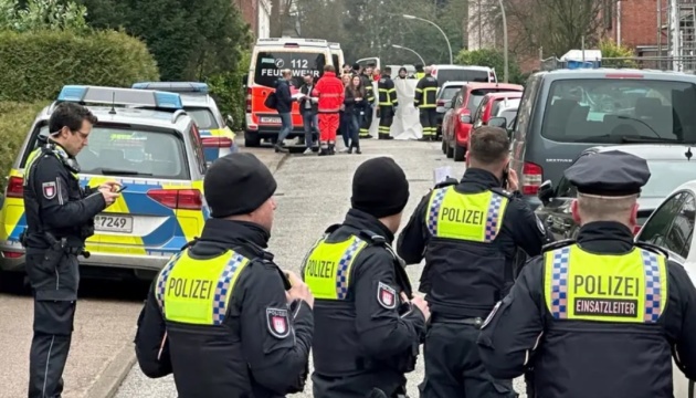 У Німеччині чоловік з ножем напав на двох людей, вони загинули