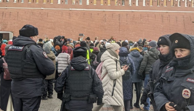 Акція дружин мобілізованих у Москві: ISW пояснив, чому затримували тільки журналістів