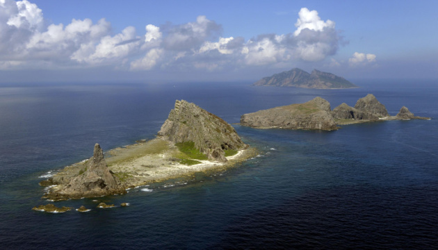 Берегова охорона Китаю застерігає ВПС Японії від польотів біля спірних островів